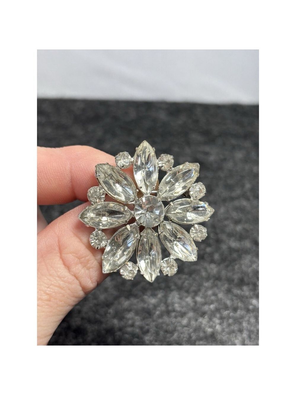 VINTAGE SILVERTONE CRYSTALS FLORAL BROOCH PIN with clip on earrings - Picture 4 of 13